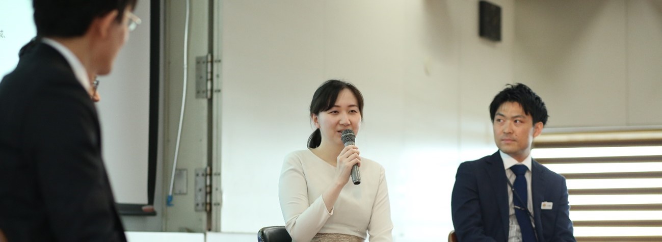 Mr. Ishii of Digital Agency is shown explaining. 