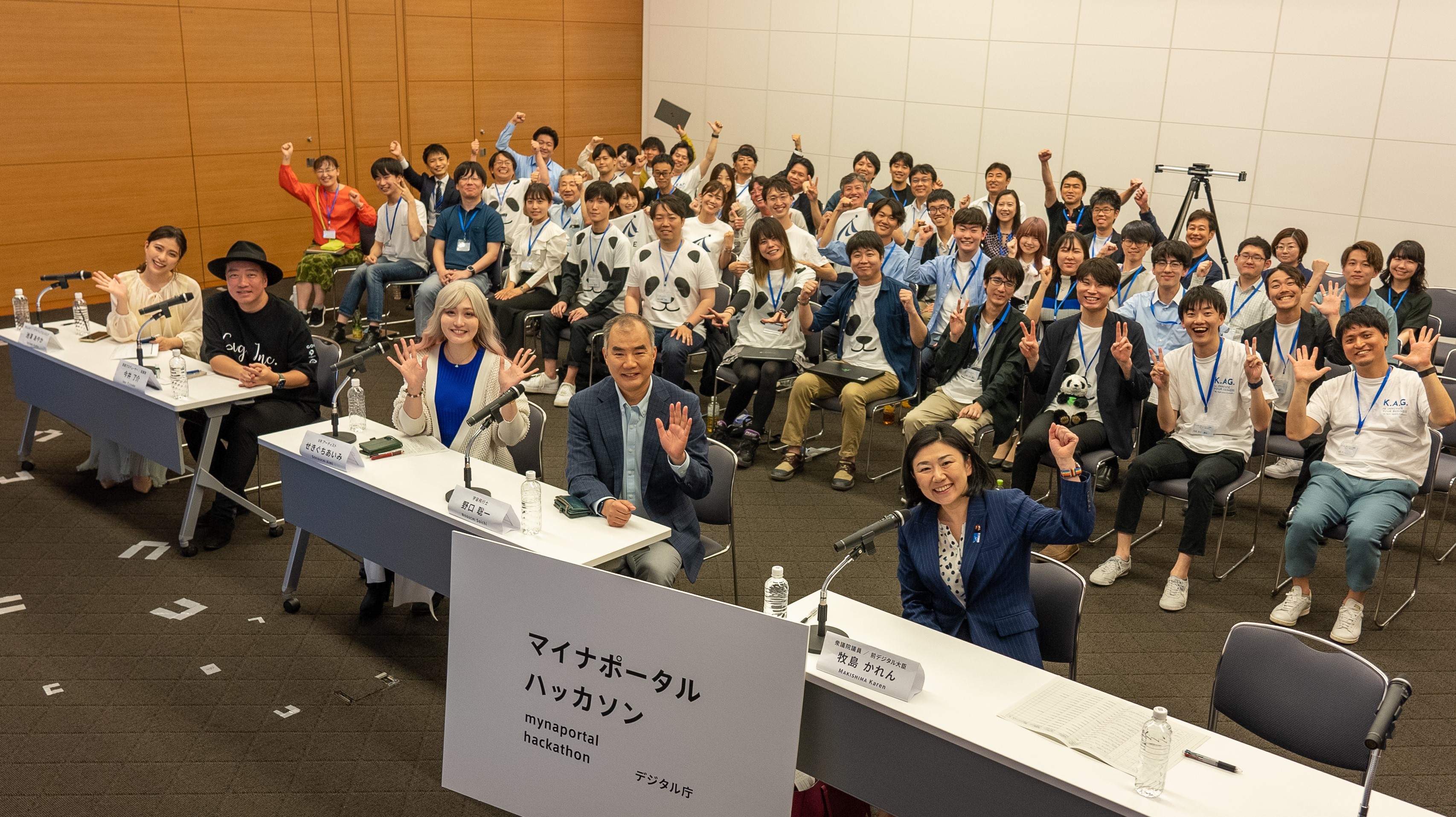 Group photo of the Special Judges and participating teams.