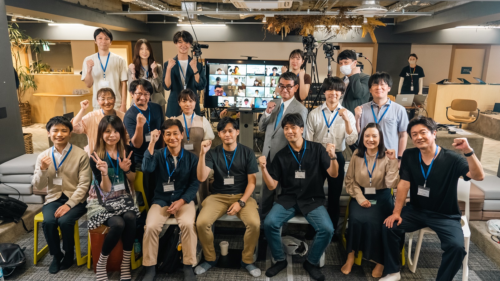 Group photo of participants and Minister Kono