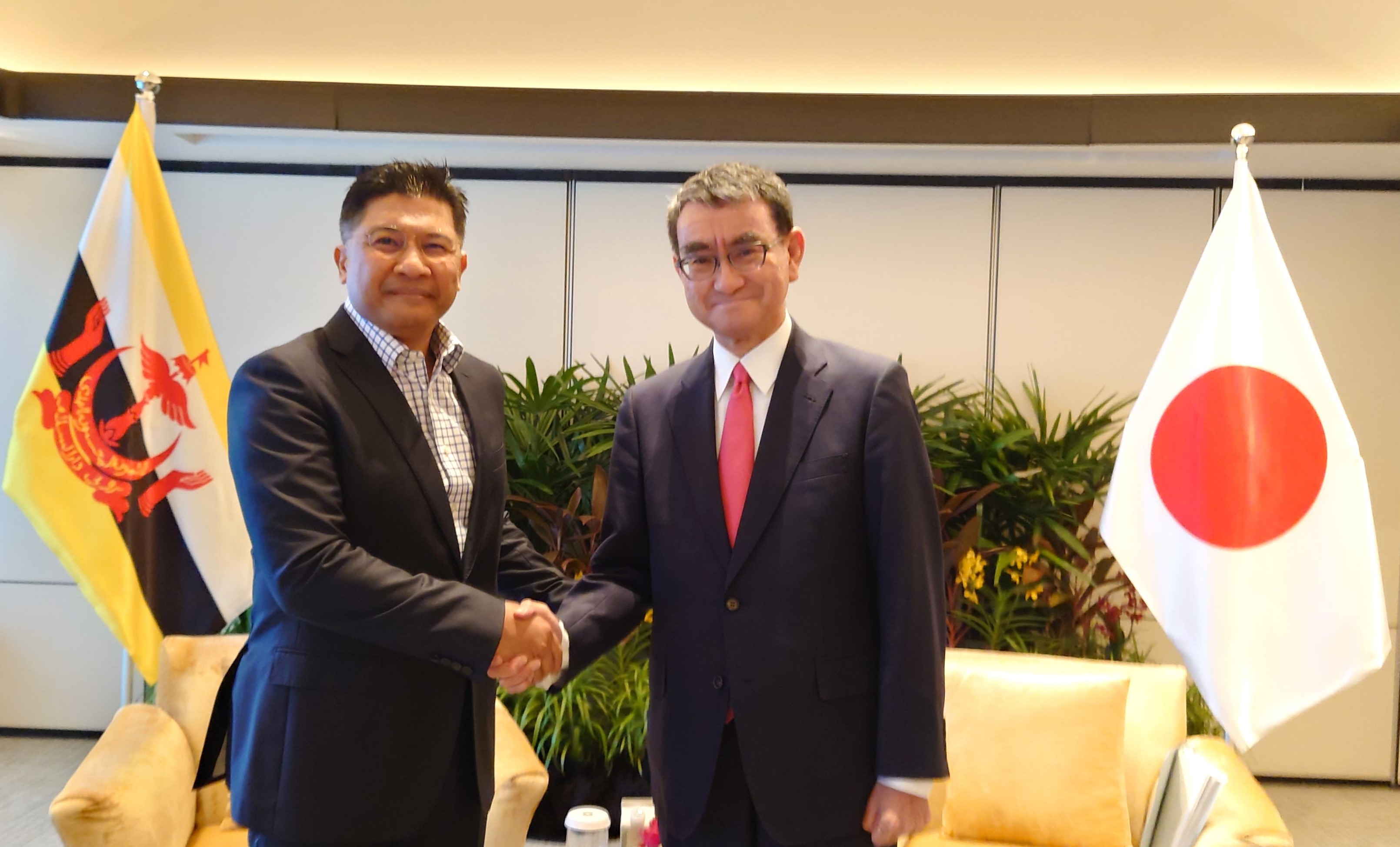 Meeting with Mr. Pengiran Dato Shamhary Mustapha, Minister of Transport and Infocommunications