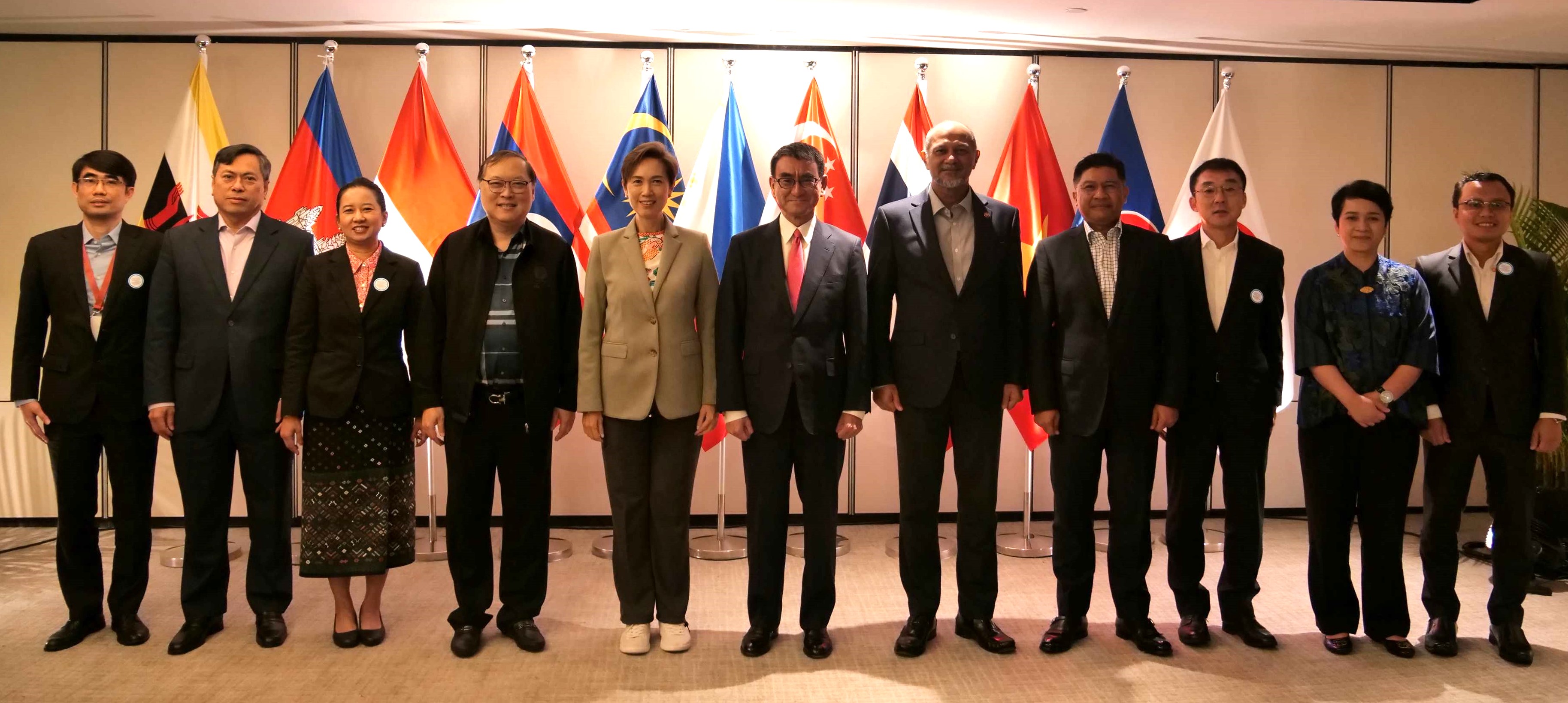Group photo of ministers and other officials attending the ministerial meeting. Minister Kono stands at the center of the group.
