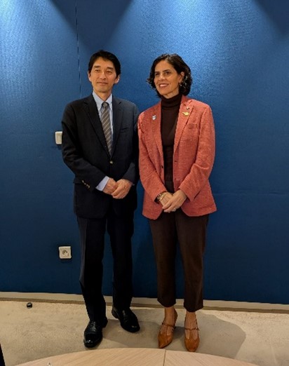A photo of  Vice-Minister Misumi and Minister Bogantes of  Republic of Costa Rica standing side by side.