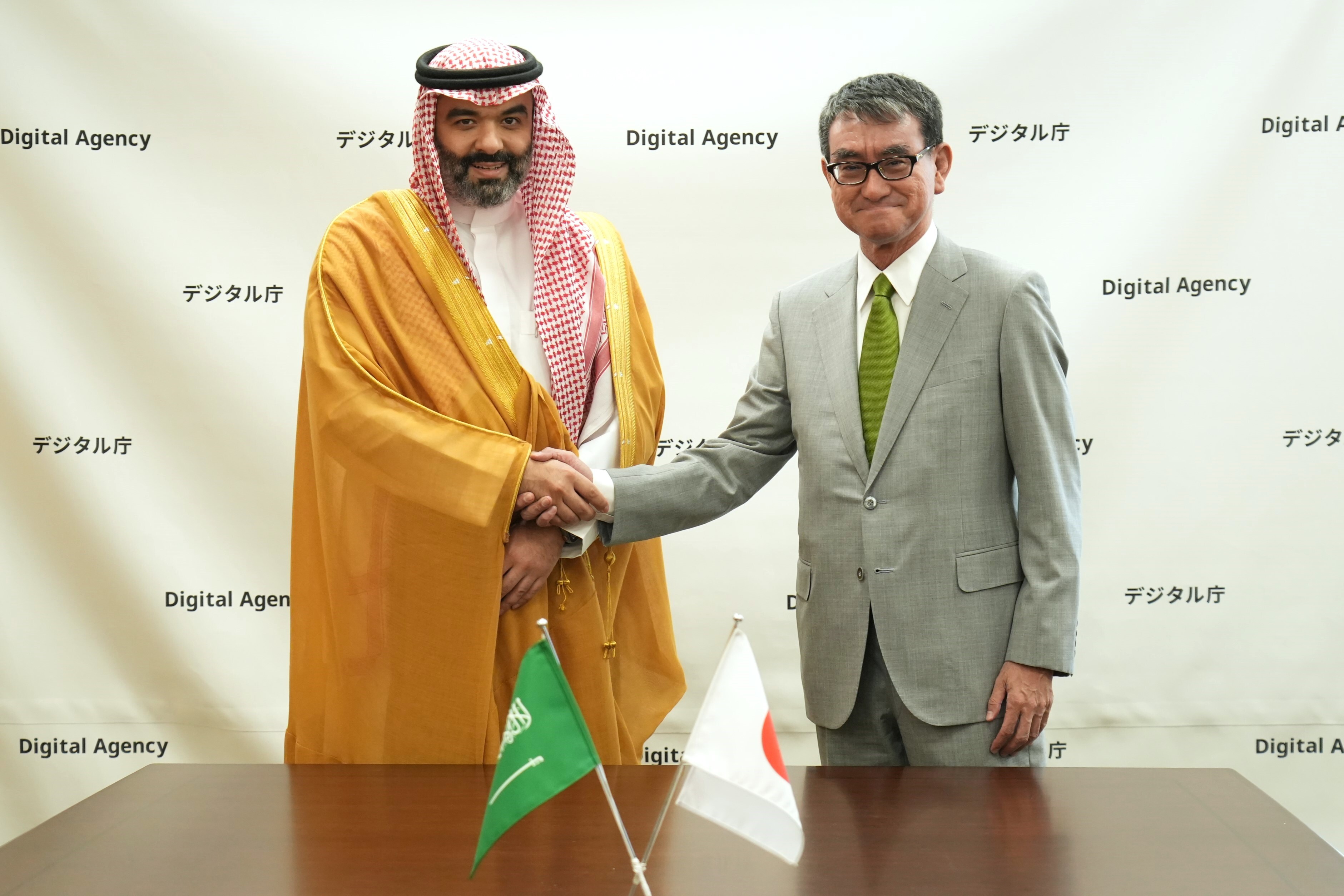 Photo of Minister Alswaha (left) and Minister Kono (right) shaking hands.