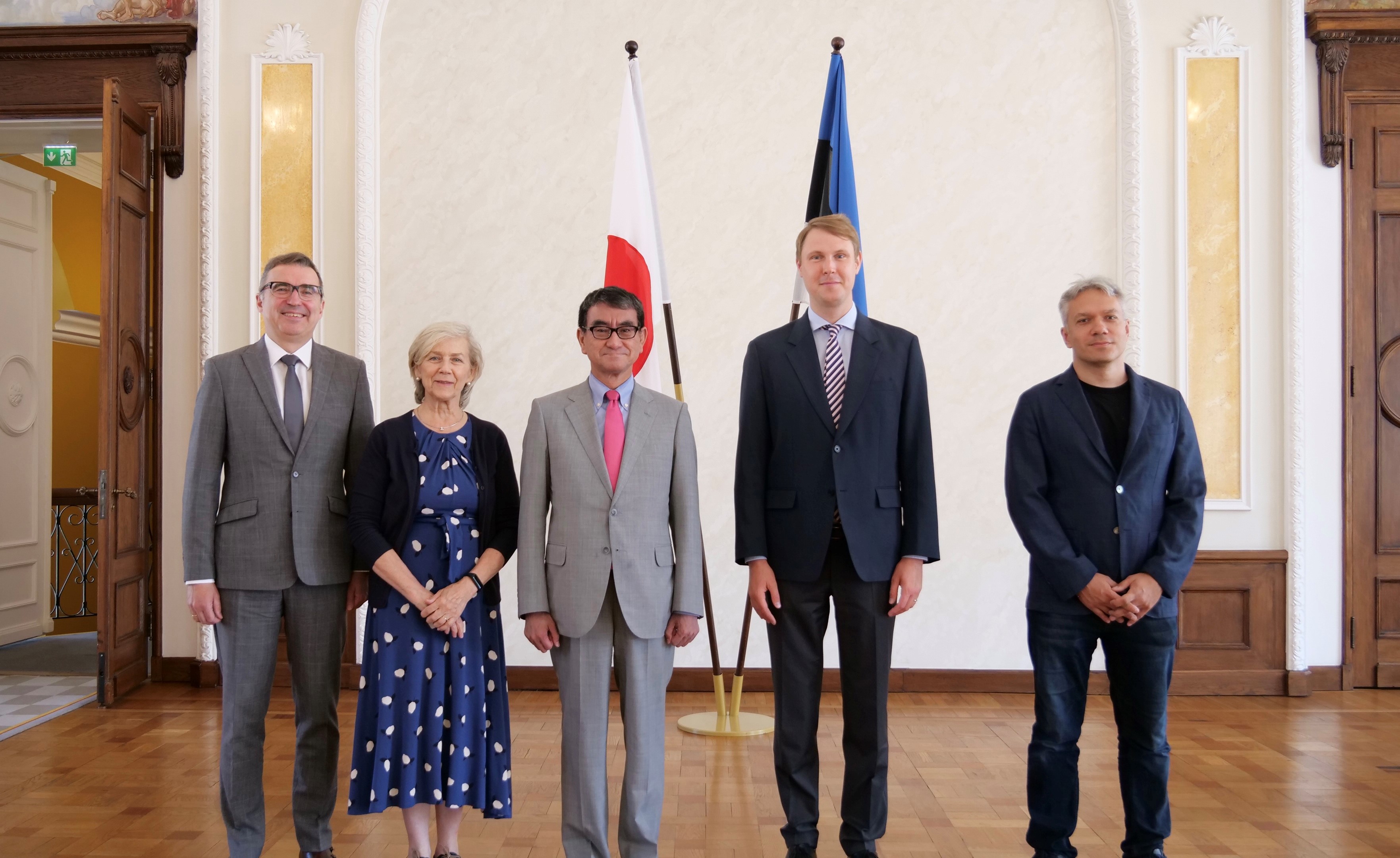 Group photo with the members of Estonian Parliament. Minister Kono standing 3rd from the left.