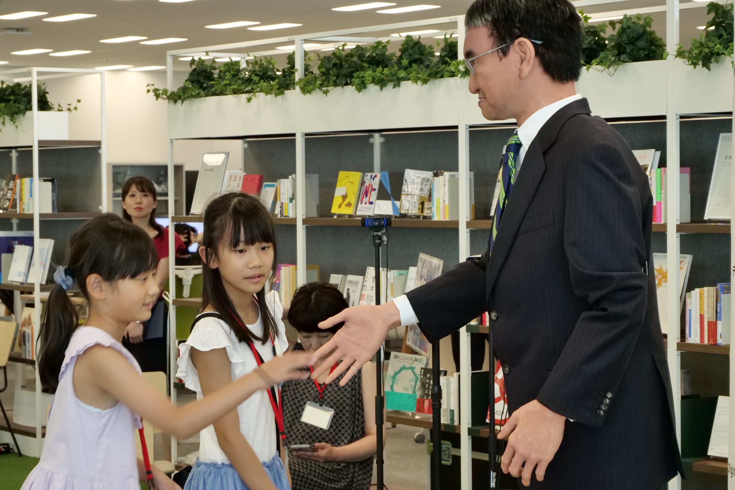 Minister for Digital Transformation Interact with Kono dependents's Cybernetic Avatar