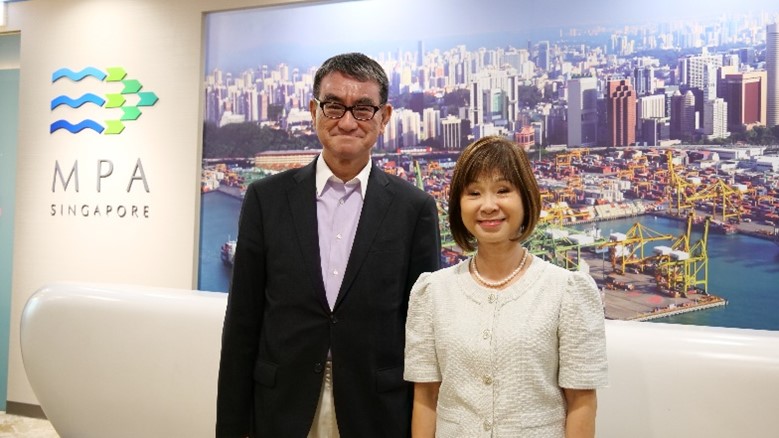 Photo of Minister Kono and Dr. Amy Khor, Senior Minister of State, Ministry of Sustainability.
