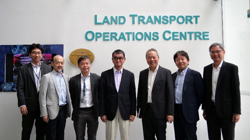 The photo shooted at Land Transport Operations Center. Minister Kono stands at the center of the delegation.