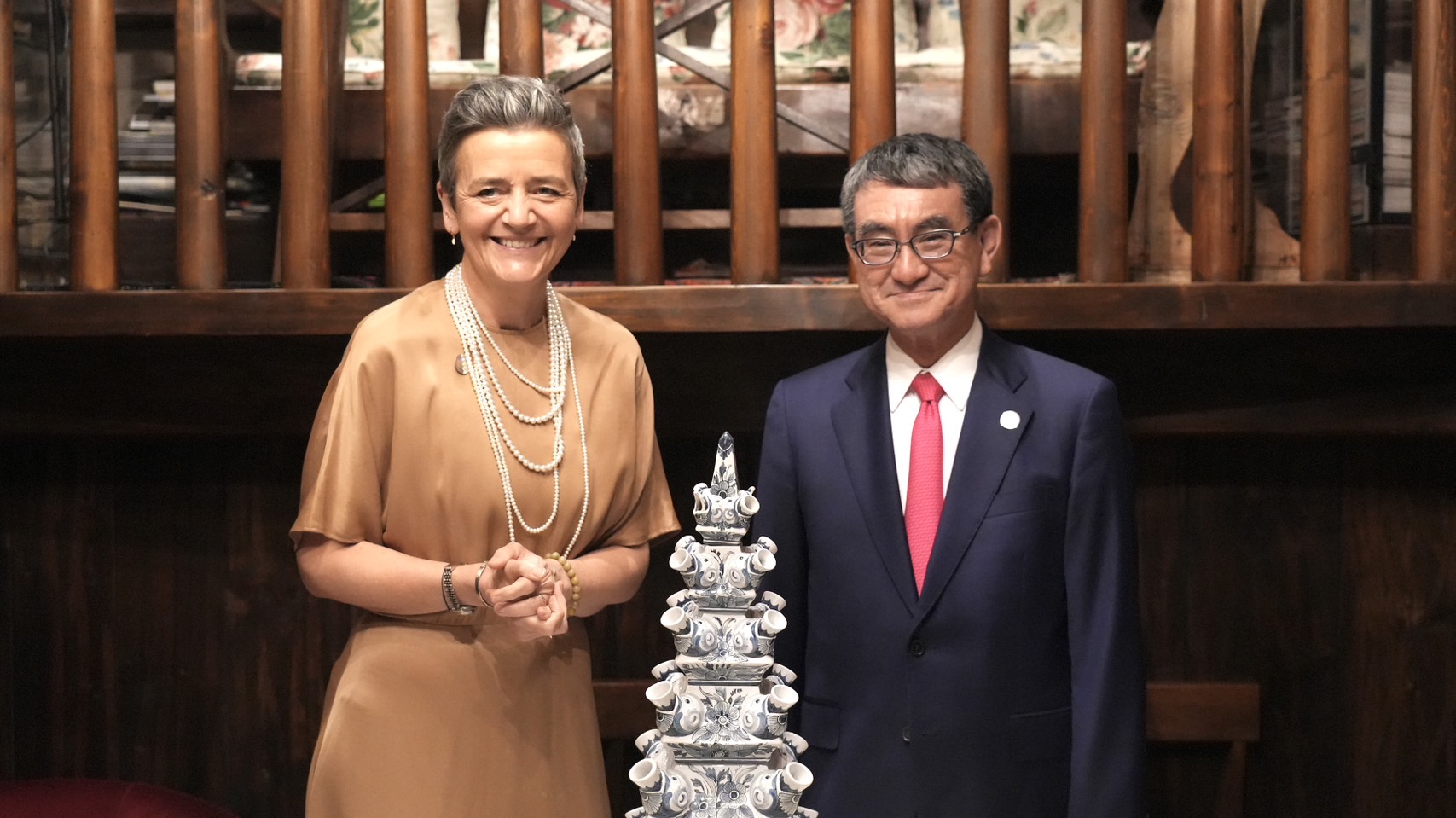 Photo with Ms. Vestager, the Executive Vice-President of the European Commission. Minister Kono stands on the right.